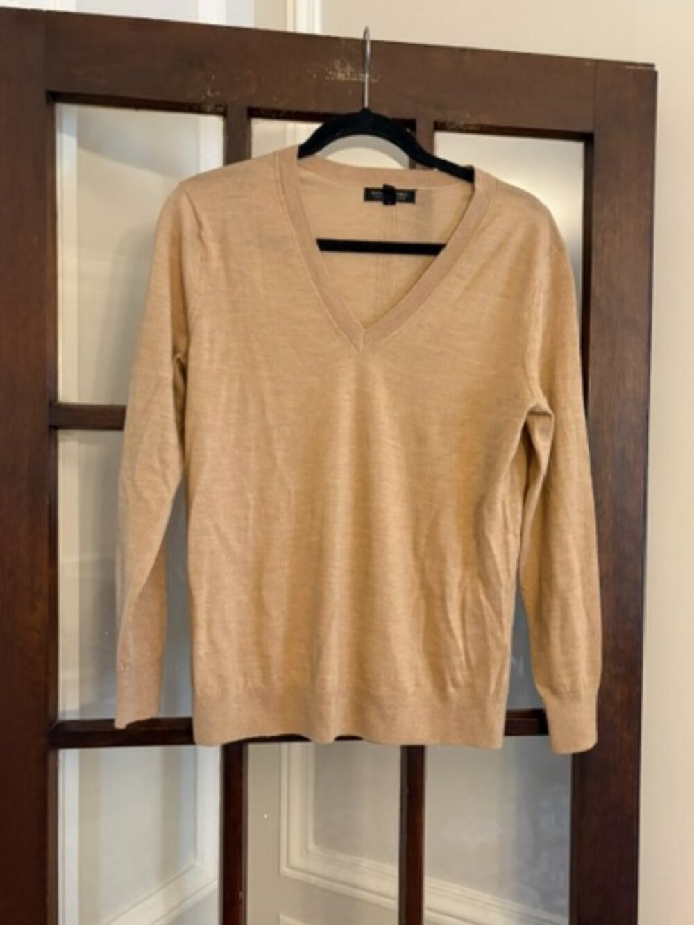 Banana Republic Merino Wool V-Neck Sweater in Camel, Size Small